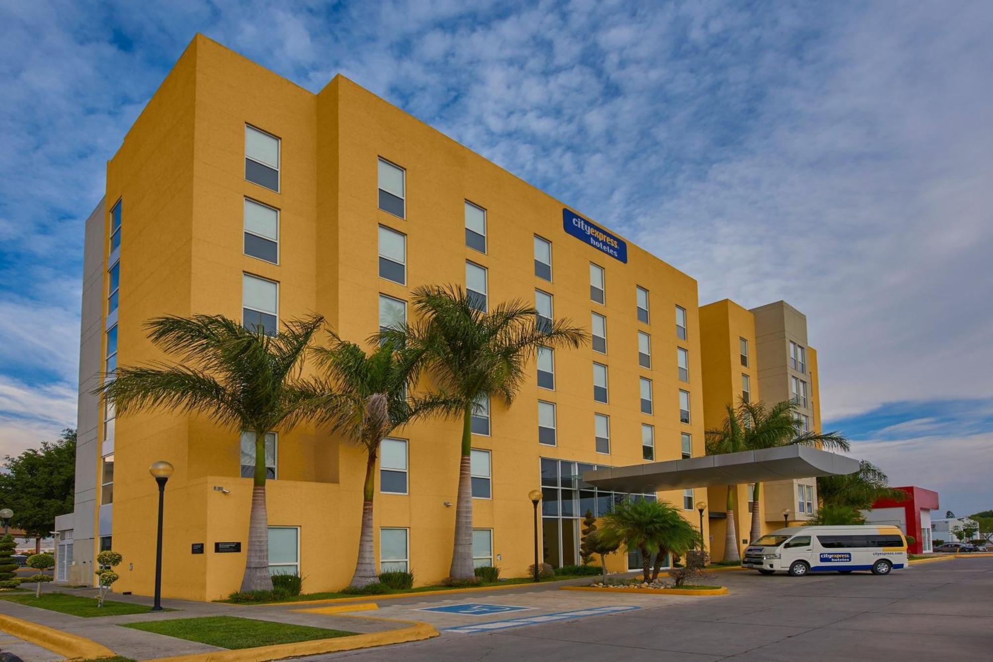 City Express By Marriott Tehuacan Hotel Exterior photo