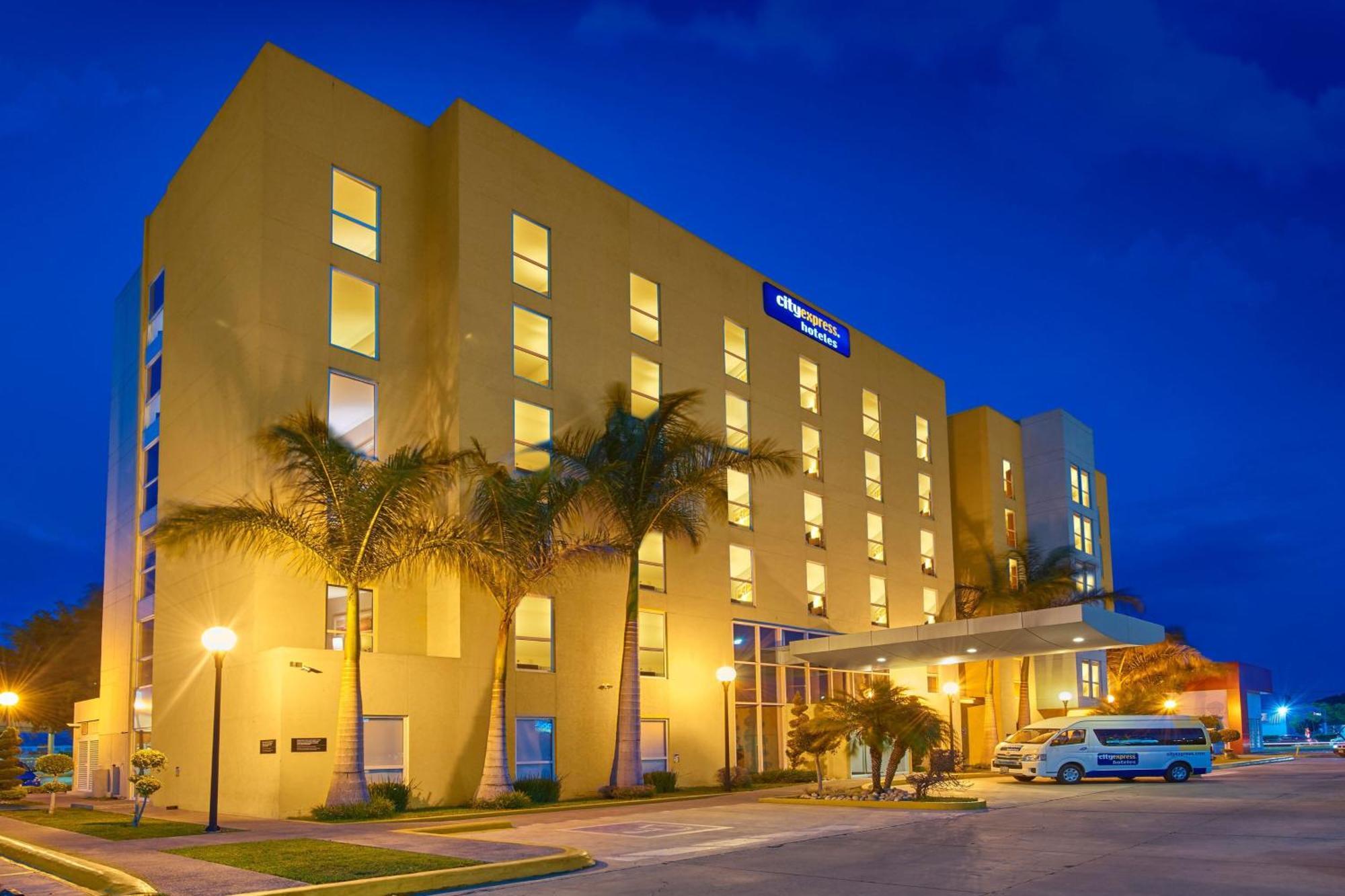 City Express By Marriott Tehuacan Hotel Exterior photo