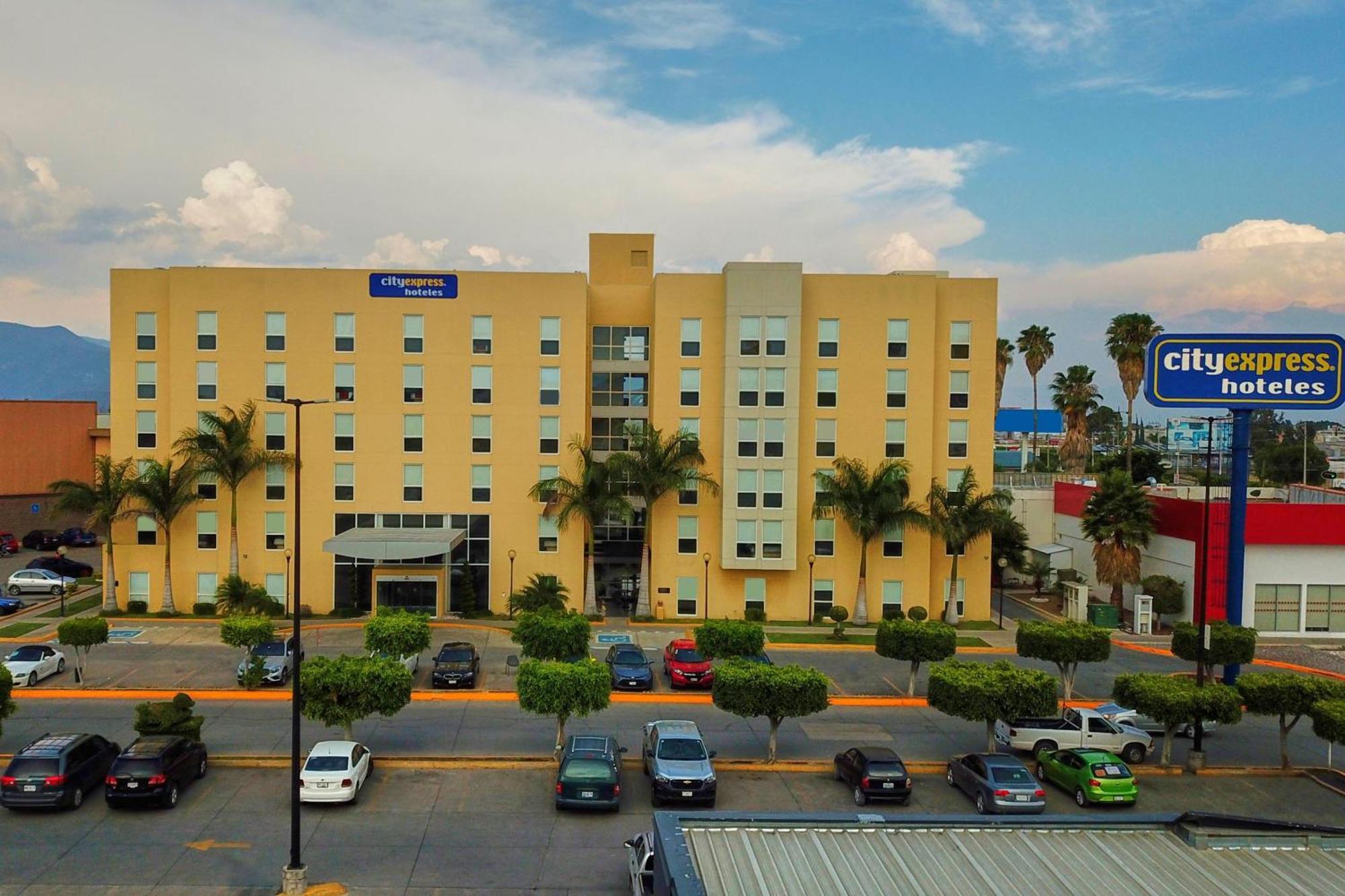 City Express By Marriott Tehuacan Hotel Exterior photo