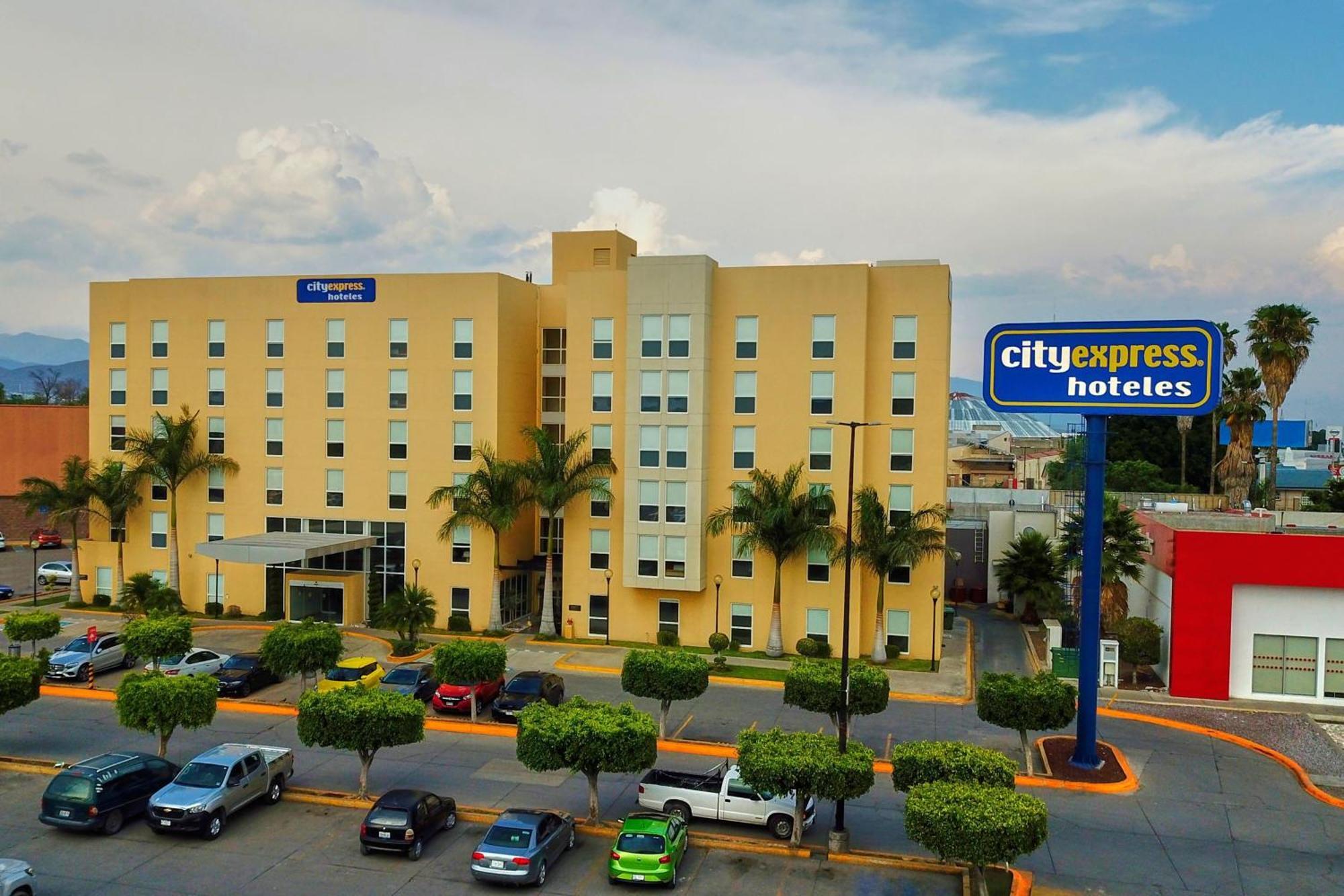 City Express By Marriott Tehuacan Hotel Exterior photo